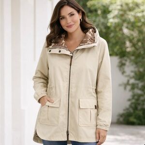 LIV Outdoors NWT women’s water resistant lightweight jacket utility creme Size S